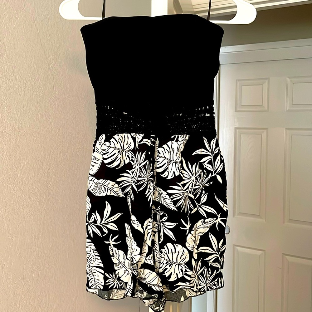 Adorable Tropical Print Strapless Romper